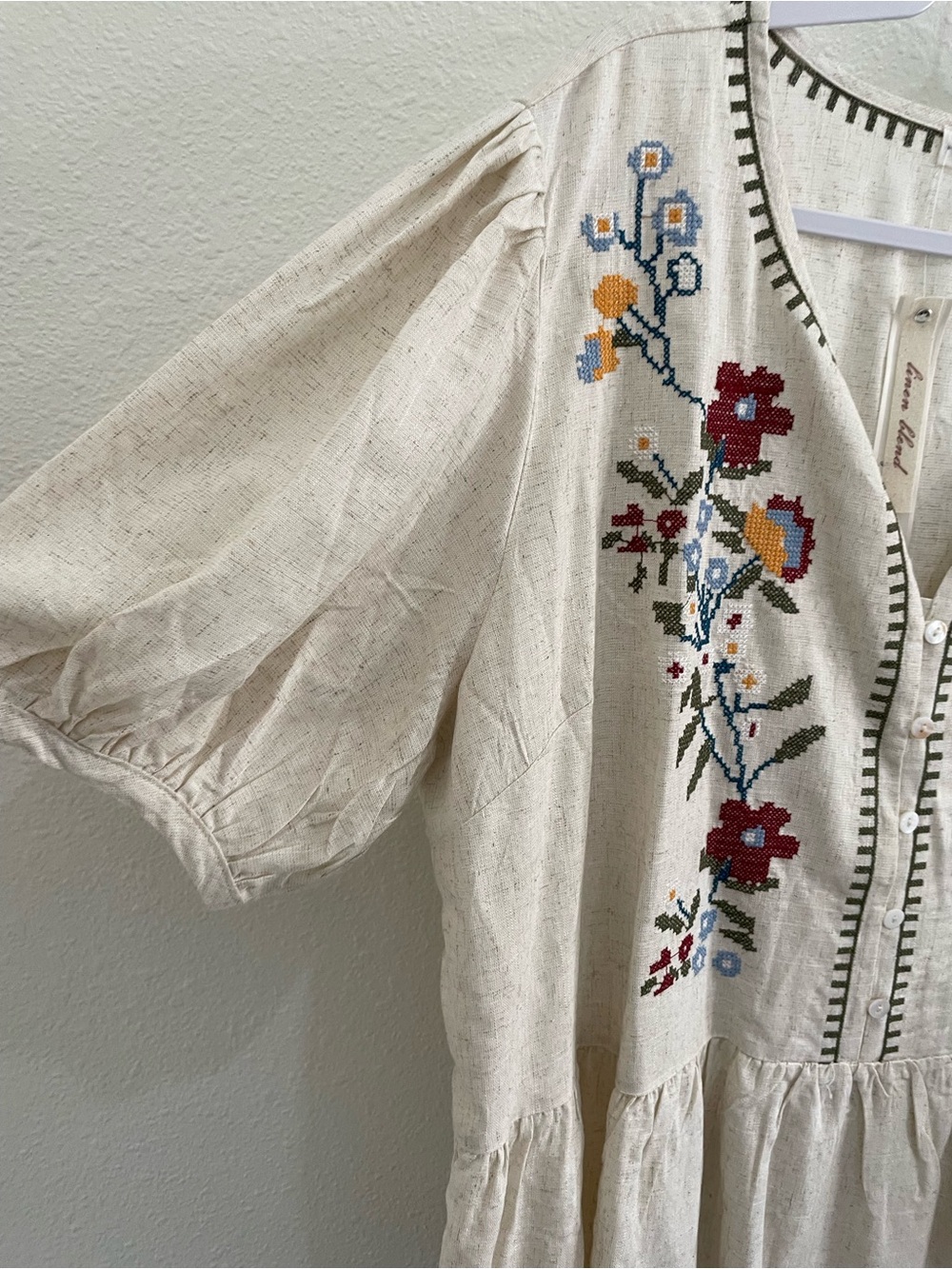 Solitaire Floral Embroidered Linen Top Boho Button Front Feminine Mod Neutral - Picture 2 of 7